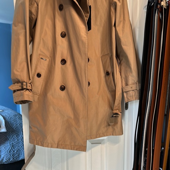 Classic Tan Trench Coat - Picture 5 of 7